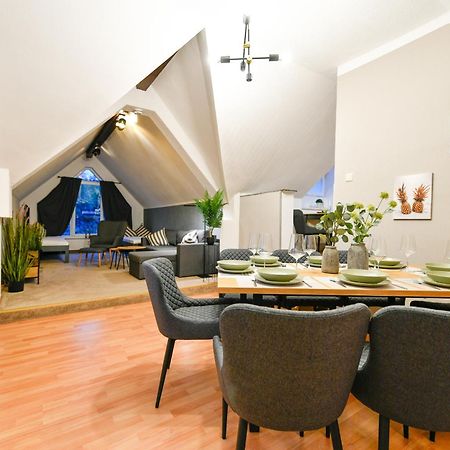 Grosses Spree Apartment, 3 Schlafzimmer Bis 10 Personen, 4X Kfz Parkplatz, Terrasse, Waschtrockner, Wlan, Netflix คอตต์บุส ภายนอก รูปภาพ