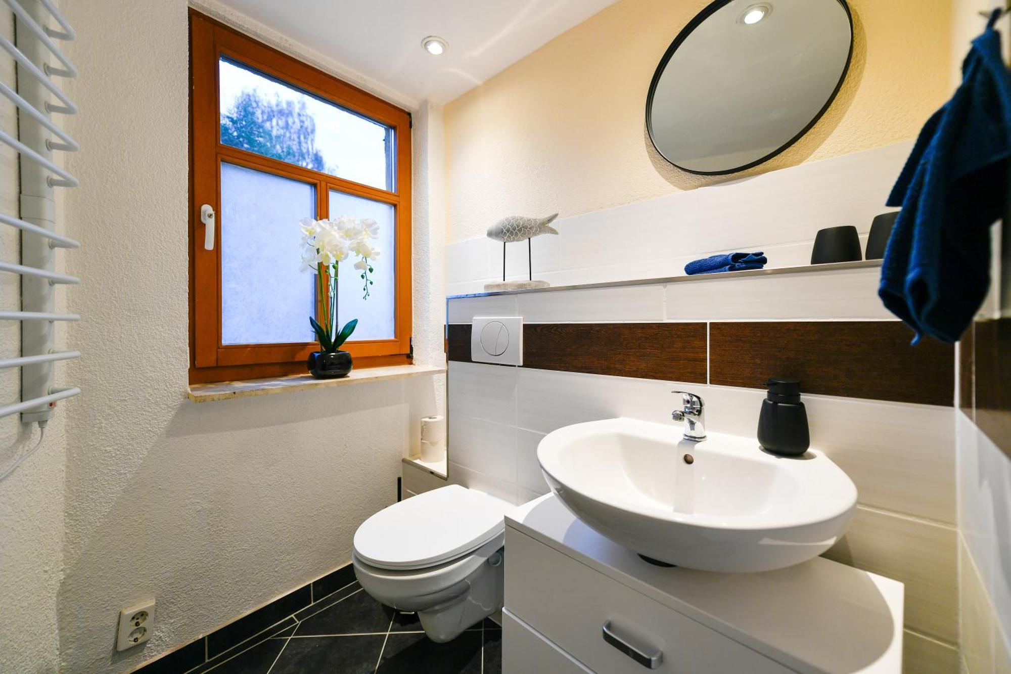 Grosses Spree Apartment, 3 Schlafzimmer Bis 10 Personen, 4X Kfz Parkplatz, Terrasse, Waschtrockner, Wlan, Netflix คอตต์บุส ภายนอก รูปภาพ