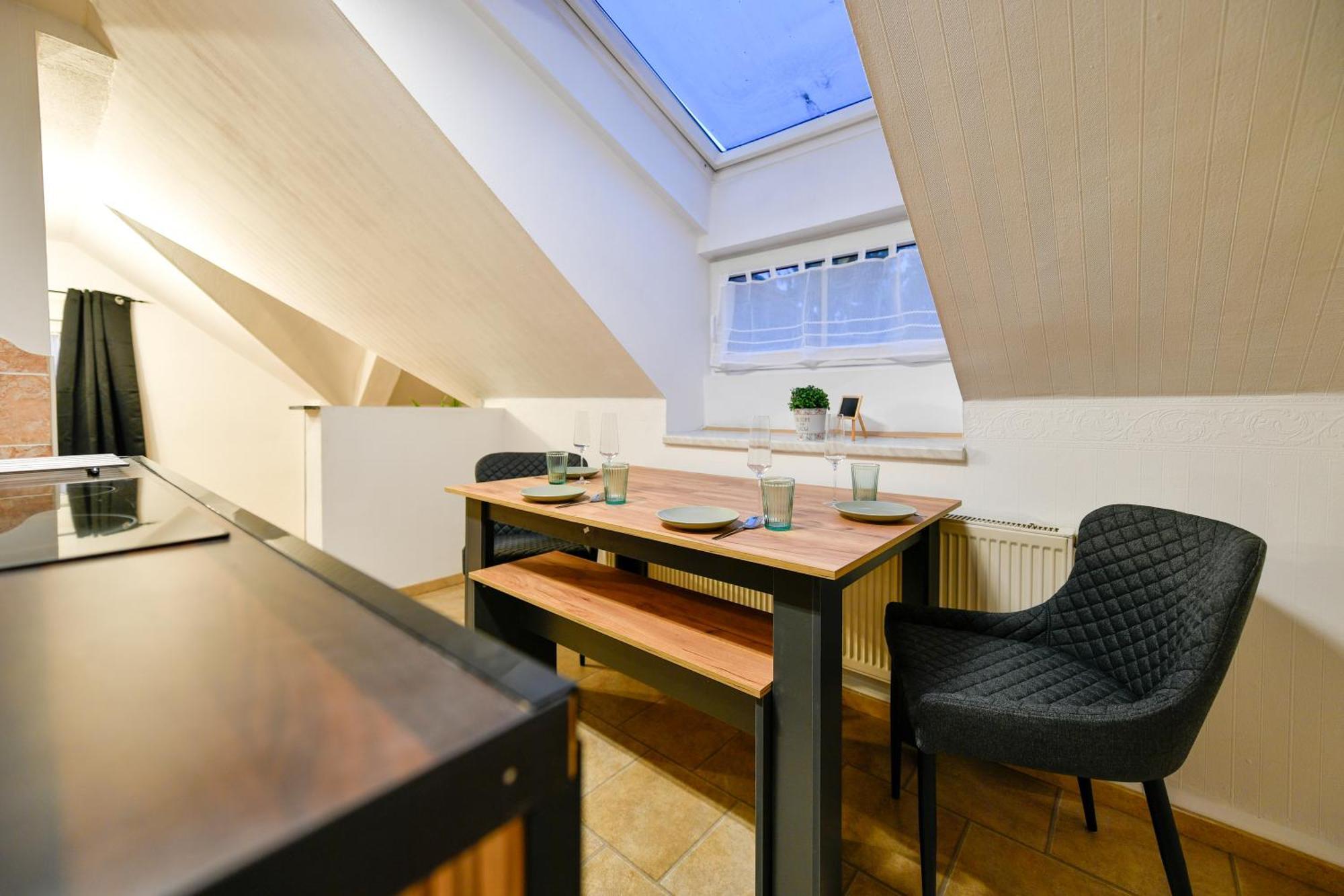 Grosses Spree Apartment, 3 Schlafzimmer Bis 10 Personen, 4X Kfz Parkplatz, Terrasse, Waschtrockner, Wlan, Netflix คอตต์บุส ภายนอก รูปภาพ